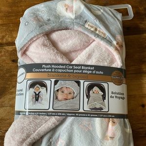 NWT Blankets & Beyond Plush Hooded Car Seat Blanket